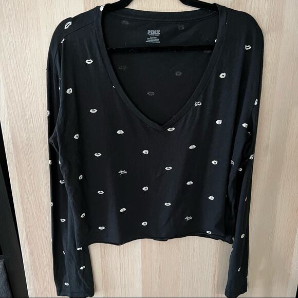 PINK Victoria's Secret Tops - PINK Victoria’s Secret Lips Print Cropped Long Sleeve T-shirt